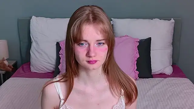 ElfieWhite online show from 05/18/26, 04:24