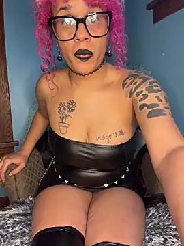 Snapshot of VelvetVixen_735 chatting on 05/24/26, 11:54 VelvetVixen 735 online show from 05/24/26, 11:54