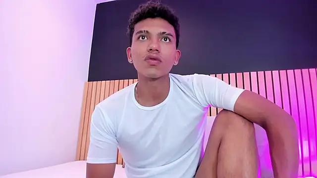 Snapshot of jhoystrong_ chatting on 02/25/26, 07:34 jhoystrong online show from 02/25/26, 07:34