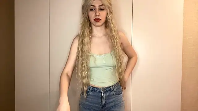 Snapshot of LudieWestre chatting on 02/28/26, 05:03 LudieWestre online show from 02/28/26, 05:03