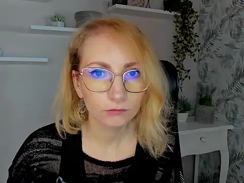 Snapshot of CinderellaMoon chatting on 02/23/26, 06:22 CinderellaMoon online show from 02/23/26, 06:22