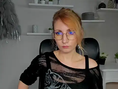 Snapshot of CinderellaMoon chatting on 02/24/26, 06:55 CinderellaMoon online show from 02/24/26, 06:55