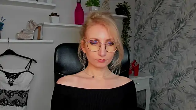 CinderellaMoon online show from 03/23/26, 06:28