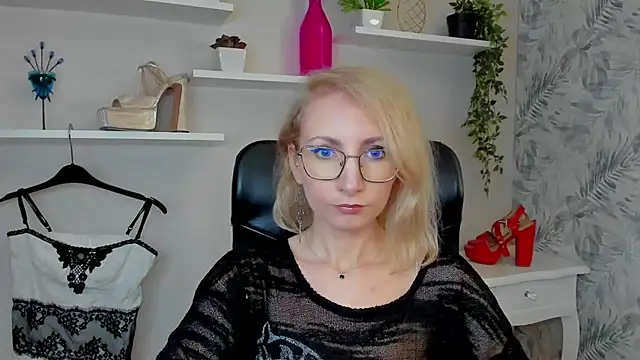 CinderellaMoon online show from 03/25/26, 06:19