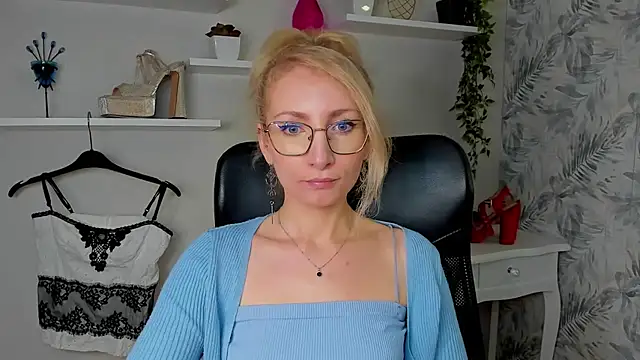 CinderellaMoon online show from 03/27/26, 06:19