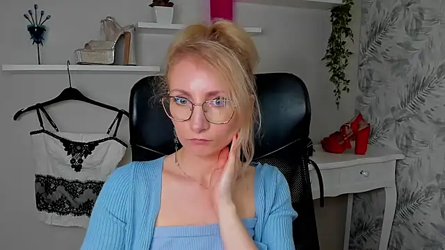 CinderellaMoon online show from 03/27/26, 08:26