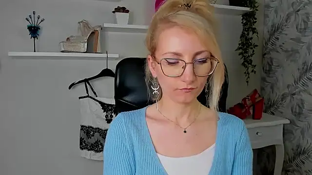 CinderellaMoon online show from 03/30/26, 05:30