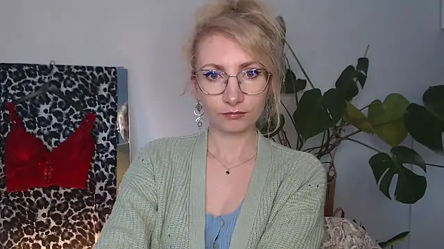 CinderellaMoon online show from 04/10/26, 05:23