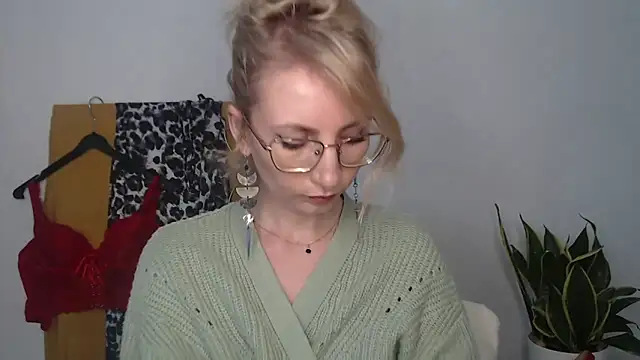 CinderellaMoon online show from 04/16/26, 06:47