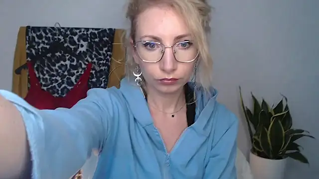 CinderellaMoon online show from 04/21/26, 05:36