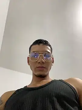 Thiagoo2331 online show from 04/09/26, 05:18