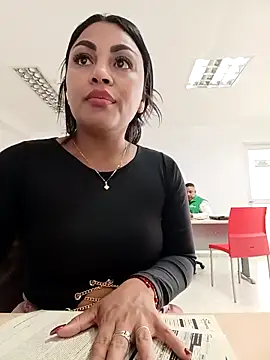 Snapshot of ValeriaVilla2 chatting on 03/03/26, 03:40 ValeriaVilla2 online show from 03/03/26, 03:40