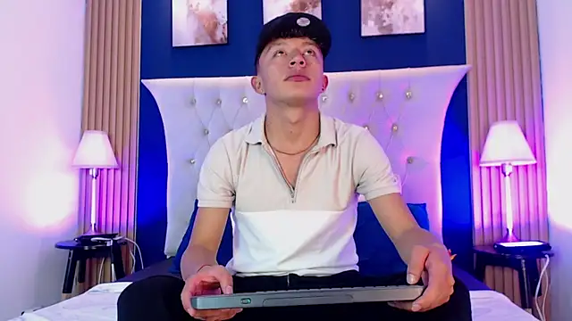 Snapshot of Dark_Nico chatting on 02/16/26, 03:57 Dark Nico online show from 02/16/26, 03:57