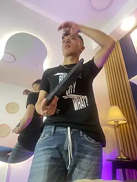 Snapshot of Dark_Nico chatting on 02/21/26, 04:02 Dark Nico online show from 02/21/26, 04:02