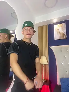 Snapshot of Dark_Nico chatting on 02/28/26, 04:13 Dark Nico online show from 02/28/26, 04:13