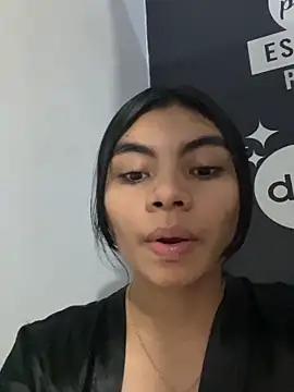 Snapshot of eimmy__skinny chatting on 05/15/26, 11:23 eimmy skinny online show from 05/15/26, 11:23