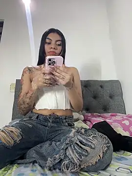 Snapshot of eimmy__skinny chatting on 05/19/26, 05:58 eimmy skinny online show from 05/19/26, 05:58