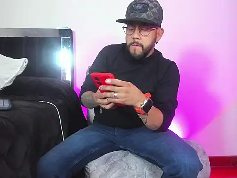 Snapshot of King_bear_25 chatting on 03/04/26, 02:06 King bear 25 online show from 03/04/26, 02:06