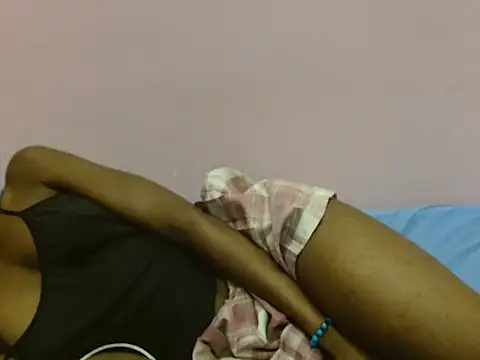 Snapshot of Sexybee01 chatting on 02/20/26, 11:27 Sexybee01 online show from 02/20/26, 11:27