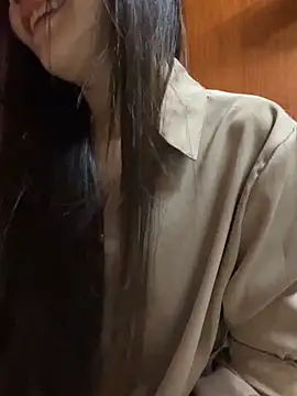 Snapshot of lau-11 chatting on 03/04/26, 12:27 lau-11 online show from 03/04/26, 12:27