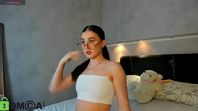 Emily Lews online show from 03/06/26, 01:02