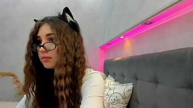 Emily Lews online show from 05/19/26, 08:42