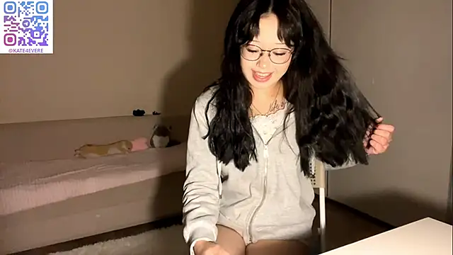 Snapshot of KateGlowee chatting on 02/18/26, 03:30 KateGlowee online show from 02/18/26, 03:30