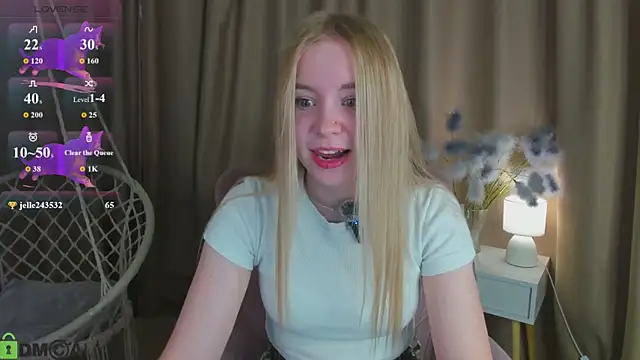 Snapshot of Linda__Bloom chatting on 06/28/26, 12:38 Linda Bloom online show from 06/28/26, 12:38