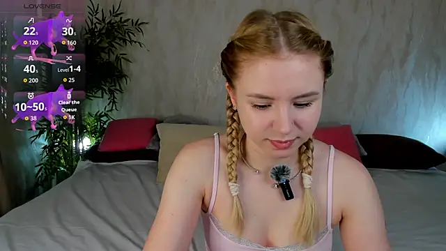 Snapshot of Linda__Bloom chatting on 07/02/26, 12:43 Linda Bloom online show from 07/02/26, 12:43
