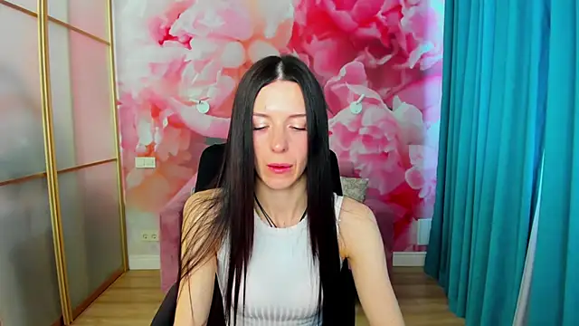 NoirDiva online show from 05/05/26, 05:48