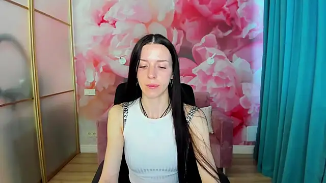 NoirDiva online show from 05/19/26, 05:58