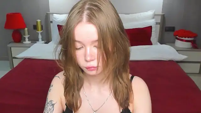 Snapshot of Violetta__Dreams chatting on 04/30/26, 06:14 Violetta Dreams online show from 04/30/26, 06:14