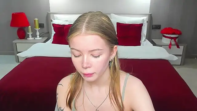Snapshot of Violetta__Dreams chatting on 05/21/26, 06:15 Violetta Dreams online show from 05/21/26, 06:15