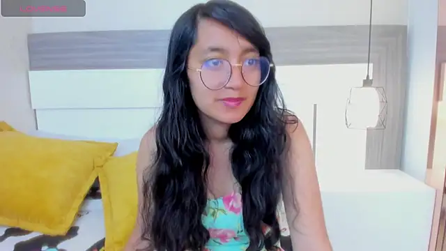 Snapshot of Emilyblussh chatting on 02/21/26, 01:12 Emilyblussh online show from 02/21/26, 01:12