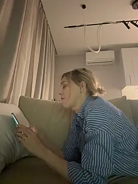 Snapshot of CarmenBlues_ chatting on 02/22/26, 09:13 CarmenBlues online show from 02/22/26, 09:13