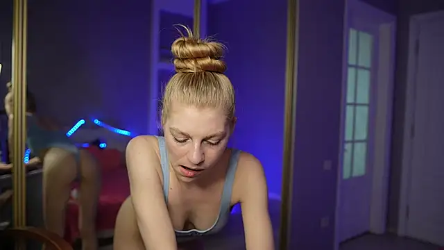 AlisMil online show from 04/14/26, 10:21