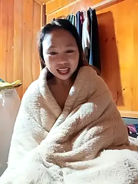 Snapshot of Pretty_girl_2 chatting on 02/21/26, 01:17 Pretty girl 2 online show from 02/21/26, 01:17