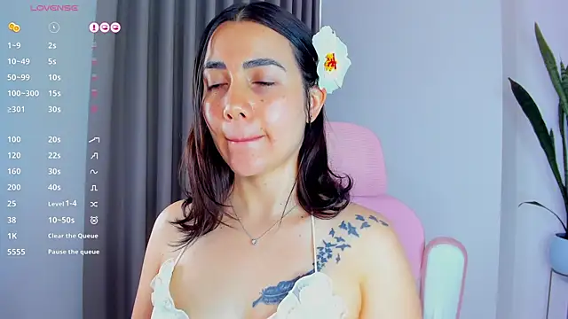 Snapshot of sara_ospina22 chatting on 04/18/26, 01:15 sara ospina22 online show from 04/18/26, 01:15