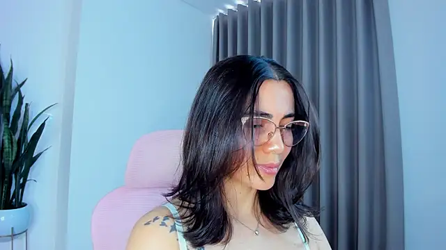 Snapshot of sara_ospina22 chatting on 04/30/26, 08:37 sara ospina22 online show from 04/30/26, 08:37