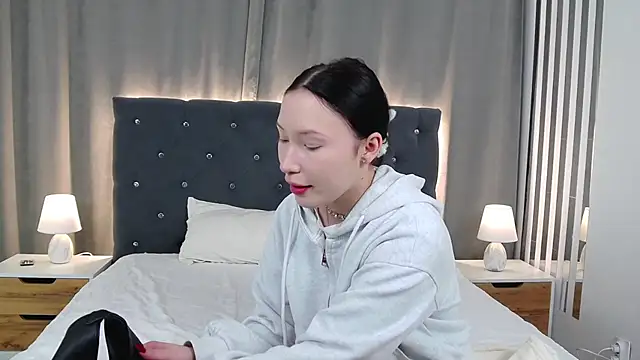 VikkyVonn online show from 03/15/26, 10:43