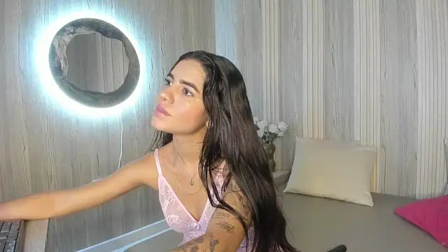 Snapshot of Isabellaa_Rosee chatting on 06/19/26, 08:01 Isabellaa Rosee online show from 06/19/26, 08:01