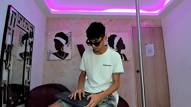 Snapshot of KITTY_BOSH chatting on 02/24/26, 01:20 KITTY BOSH online show from 02/24/26, 01:20