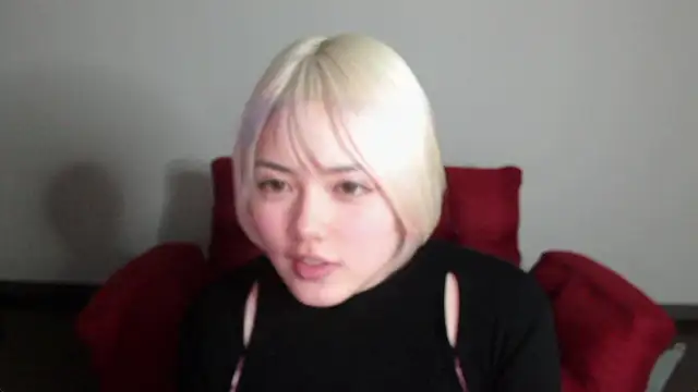 Snapshot of uru_luv000 chatting on 02/19/26, 08:21 uru luv000 online show from 02/19/26, 08:21