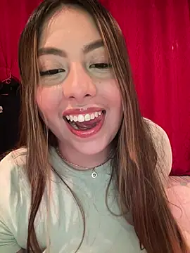 Snapshot of Emiily_joee_ chatting on 05/29/26, 03:04 Emiily joee online show from 05/29/26, 03:04