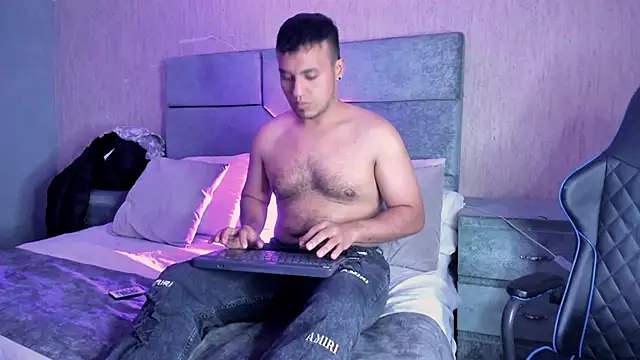 Snapshot of AronGarcia chatting on 02/20/26, 08:09 AronGarcia online show from 02/20/26, 08:09