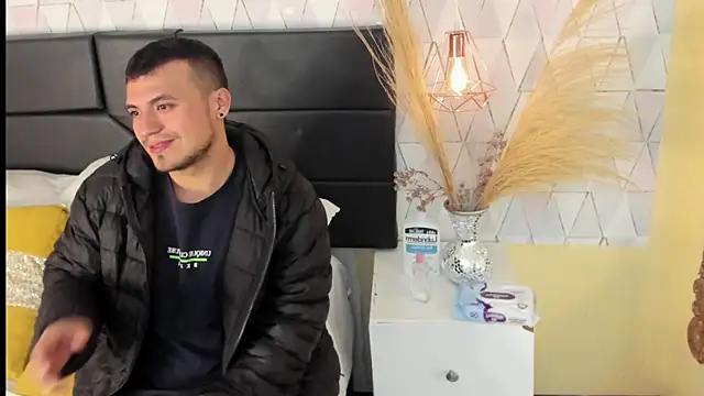 Snapshot of AronGarcia chatting on 02/28/26, 12:06 AronGarcia online show from 02/28/26, 12:06