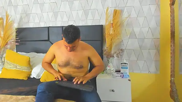 Snapshot of AronGarcia chatting on 03/03/26, 11:21 AronGarcia online show from 03/03/26, 11:21