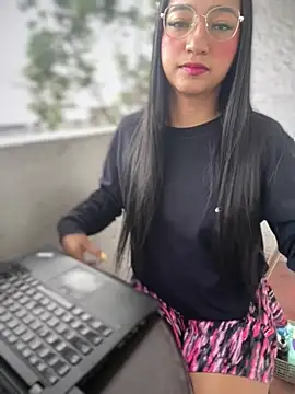 Snapshot of Daniela_Pink chatting on 05/21/26, 11:17 Daniela Pink online show from 05/21/26, 11:17