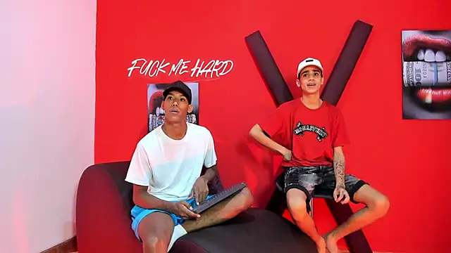 Snapshot of GREEN_BOYS chatting on 02/14/26, 07:27 GREEN BOYS online show from 02/14/26, 07:27