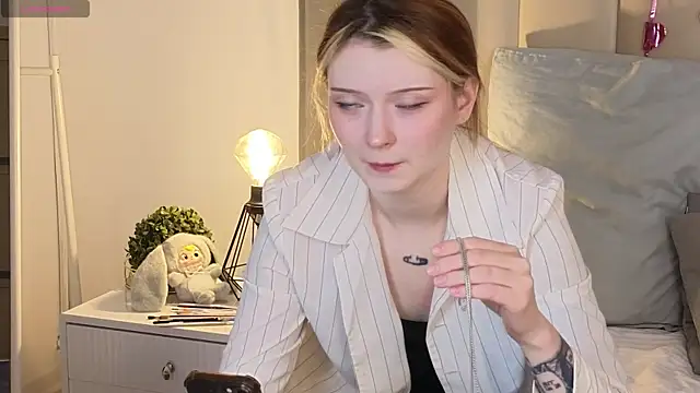 AlyssFrost online show from 02/18/26, 04:03